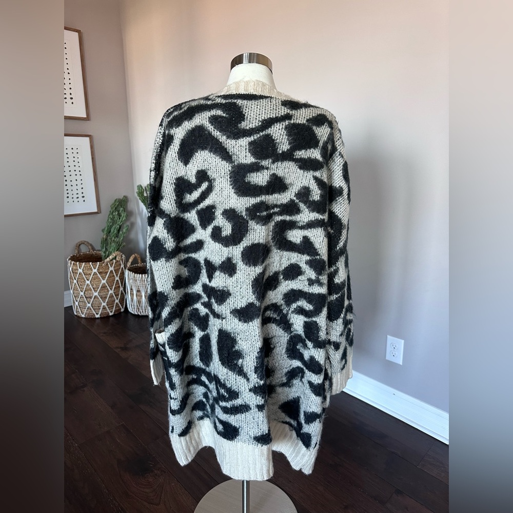Doe & Rae Boutique Long Duster Open Cardigan Leopard Print Black/Ivory Large - Picture 4 of 9